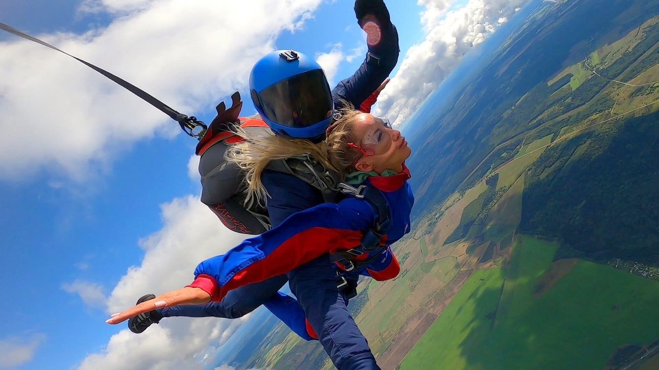 Полёт на парашюте с инструктором в Санкт-Петербурге. Клуб Parachuter