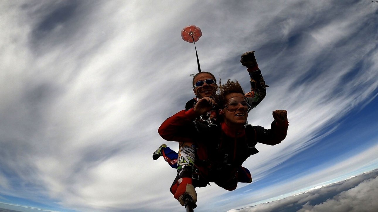 Прыжок с парашютом в тандеме в Санкт-Петербурге. Авиа клуб Parachuter