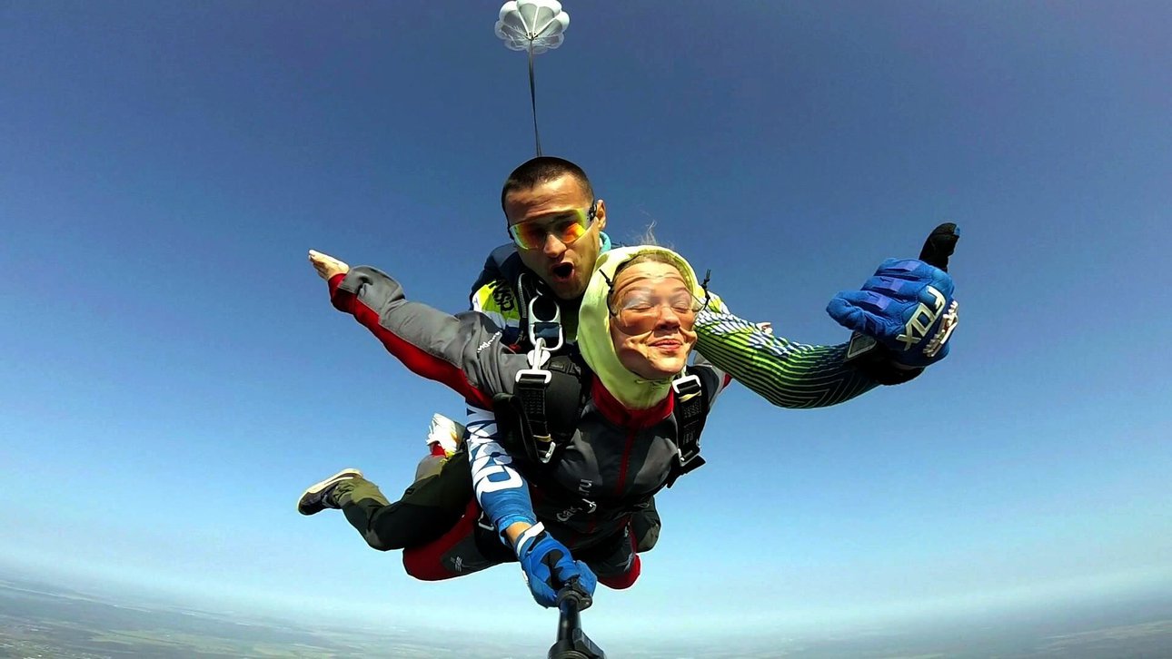 Прыжок с парашютом в тандеме в Санкт-Петербурге. Авиа клуб Parachuter