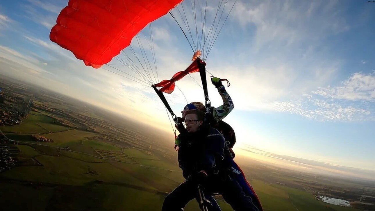 Полёт на парашюте с инструктором в Санкт-Петербурге. Клуб Parachuter